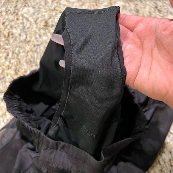 Lululemon Hotty Hot Short II *2.5" - Incognito Camo Multi Grey / Black - Picture 6 of 9